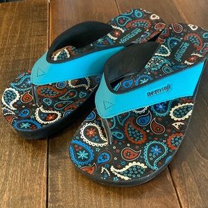 Aerosoles thong sandals. Teal/paisley. NEW. Size 41